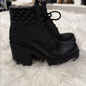 Gucci Women's Elegant Black Lace-Up Combat Boots 39.5 New!